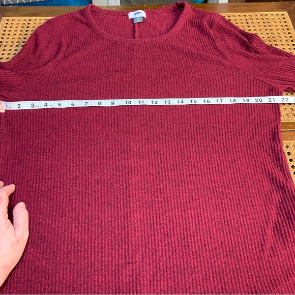 Old navy comfy shirt top light to medium weight. Like new. - Picture 7 of 11